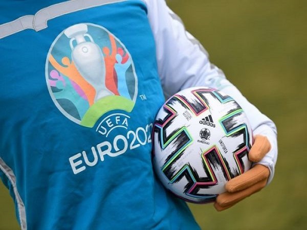 Euro mấy năm tổ chức 1 lần?