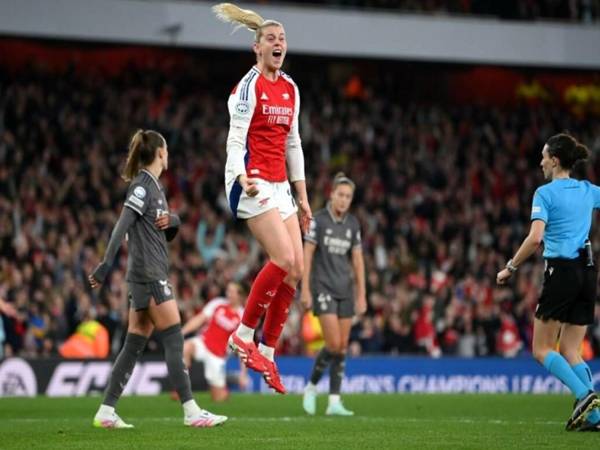 Russo hoàn tất cú hat trick